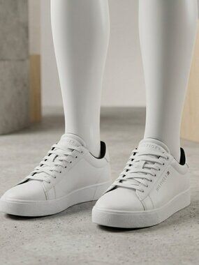 Tommy Hilfinger Men's White Sneakers/Athletic Shoes Size 8.5 US